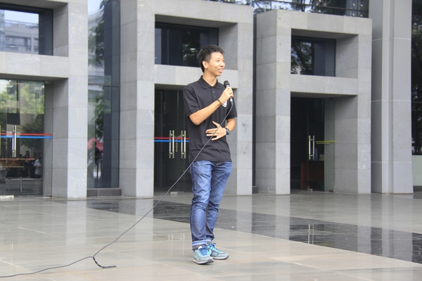 8.学生会主席邝俊炜讲话